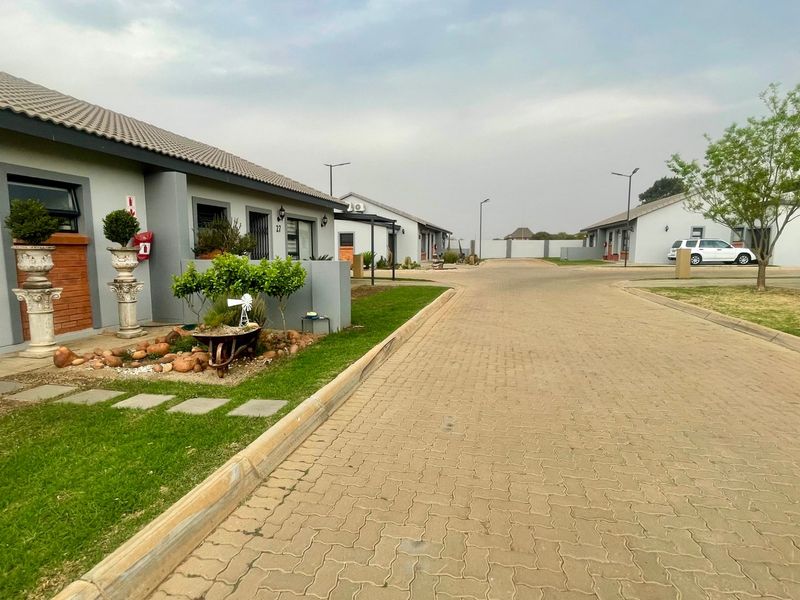 1 Bedroom Townhouse in Melodie - Photo 3