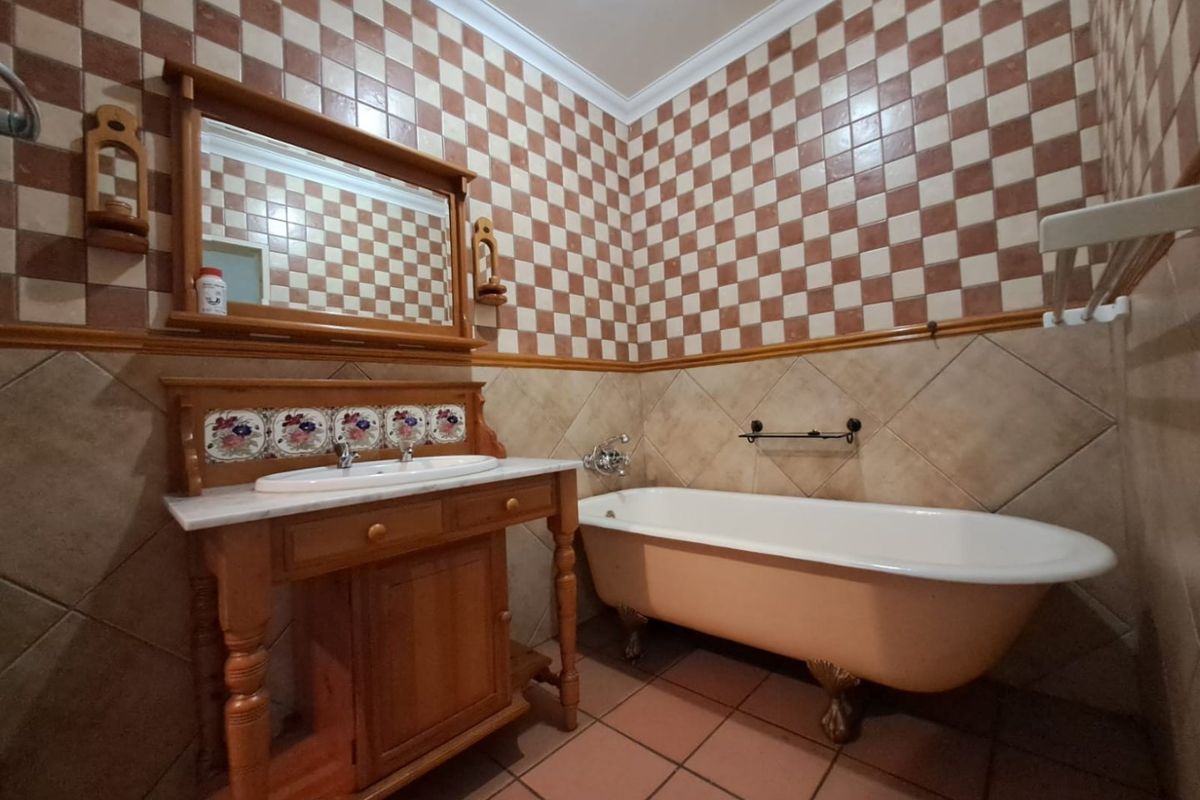 Spacious Four Bedroom Townhouse in Wonderboom - Photo 5