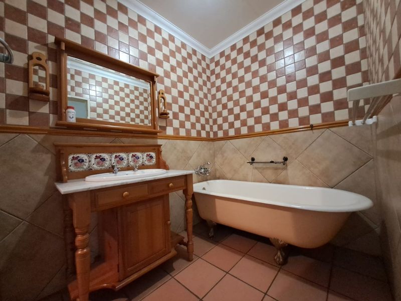 Spacious Four Bedroom Townhouse in Wonderboom - Photo 5