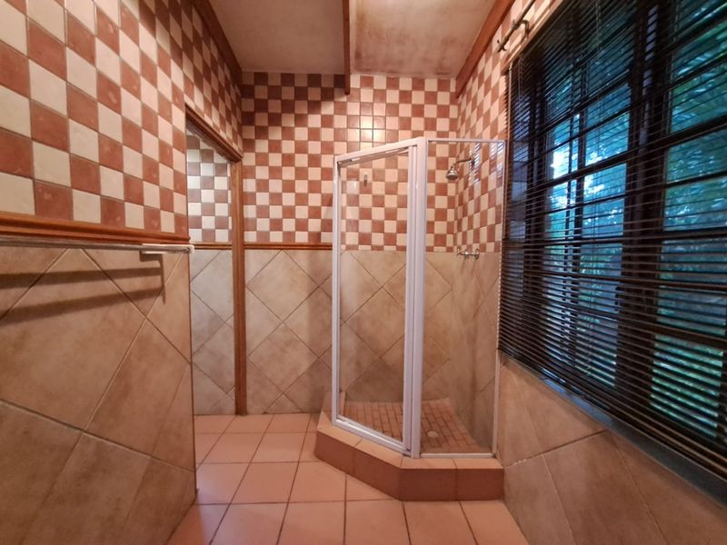 Spacious Four Bedroom Townhouse in Wonderboom - Photo 7