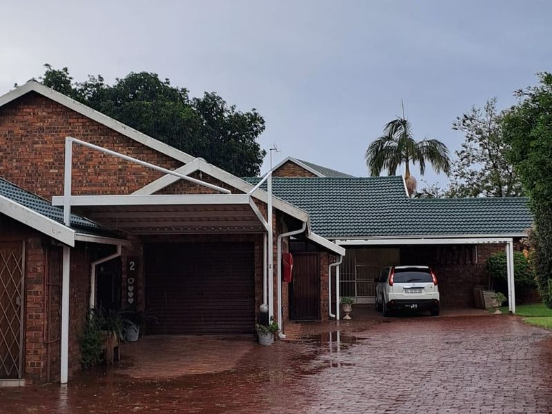 Spacious Four Bedroom Townhouse in Wonderboom - Photo 6