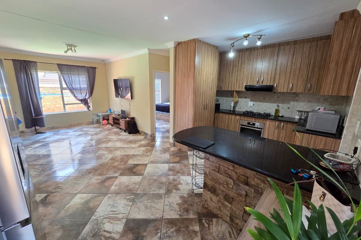 Secure Estate Living With Entertainment Features - Photo 3