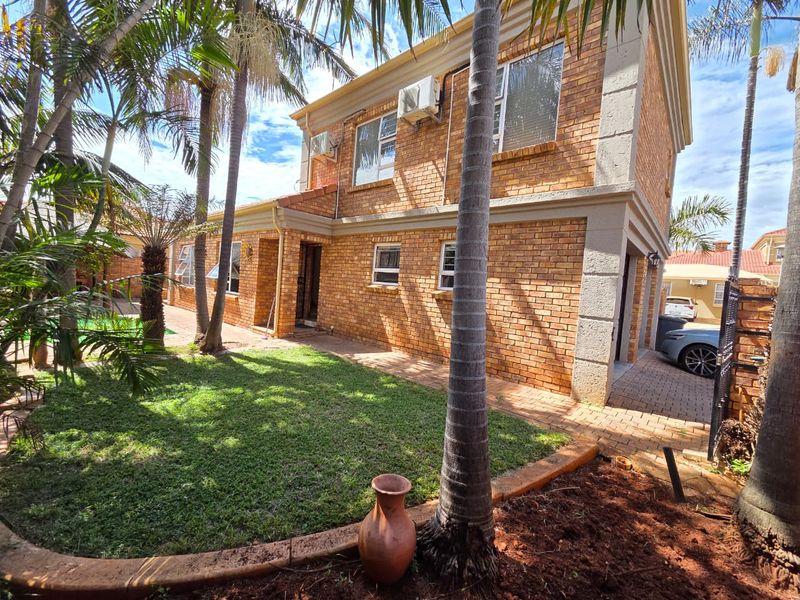 Secure Estate Living With Entertainment Features - Photo 10