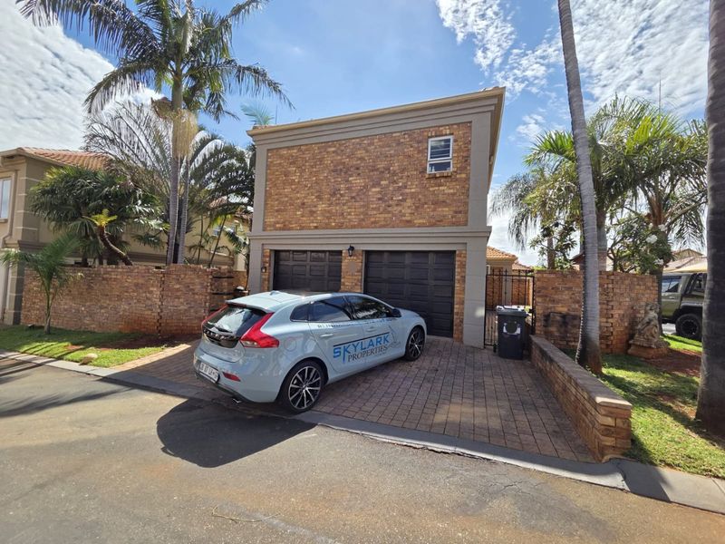 Secure Estate Living With Entertainment Features - Photo 7