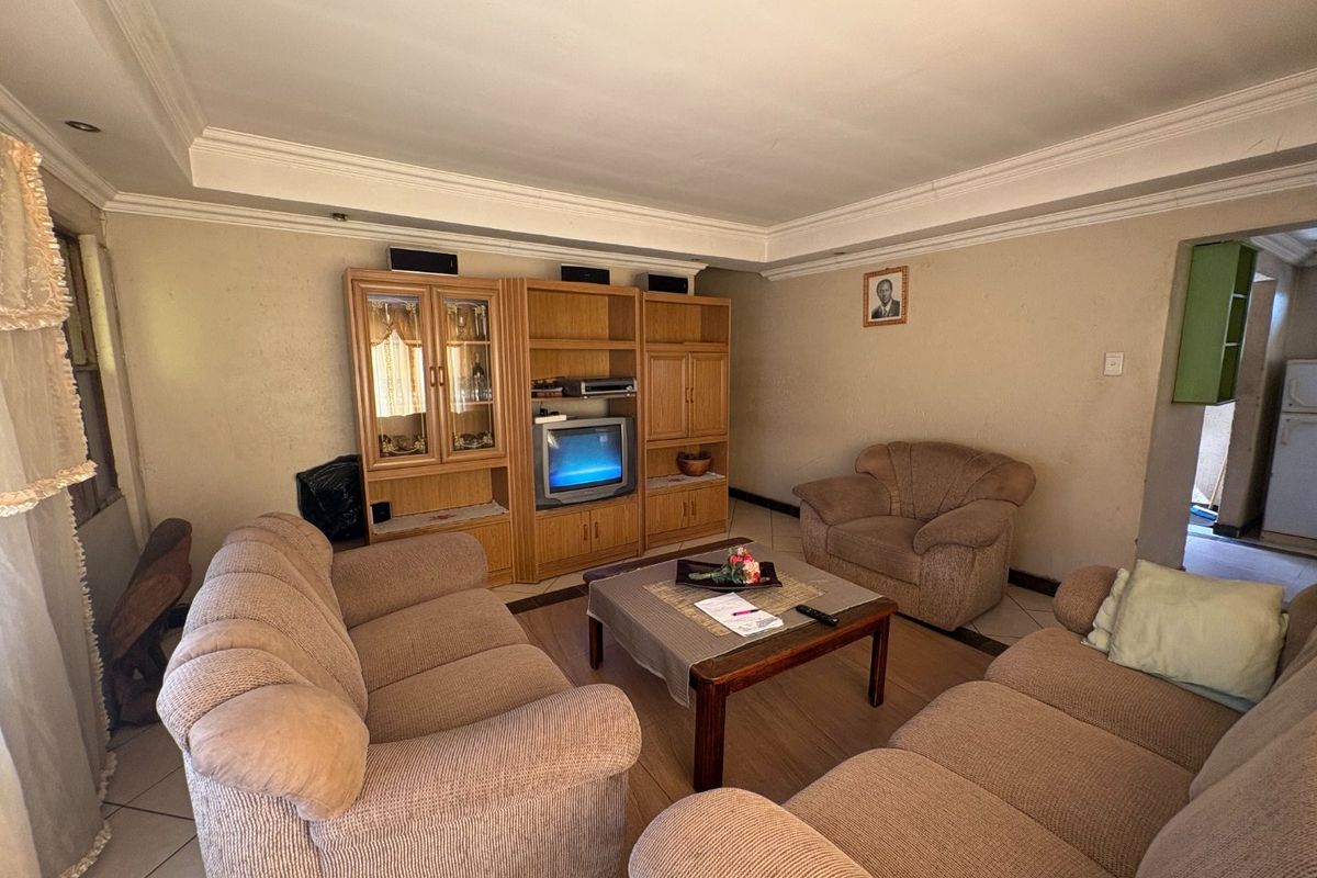 3 BEDROOM , 2 BATHROOM, FLATLETT AND TUCK SHOP - Photo 5