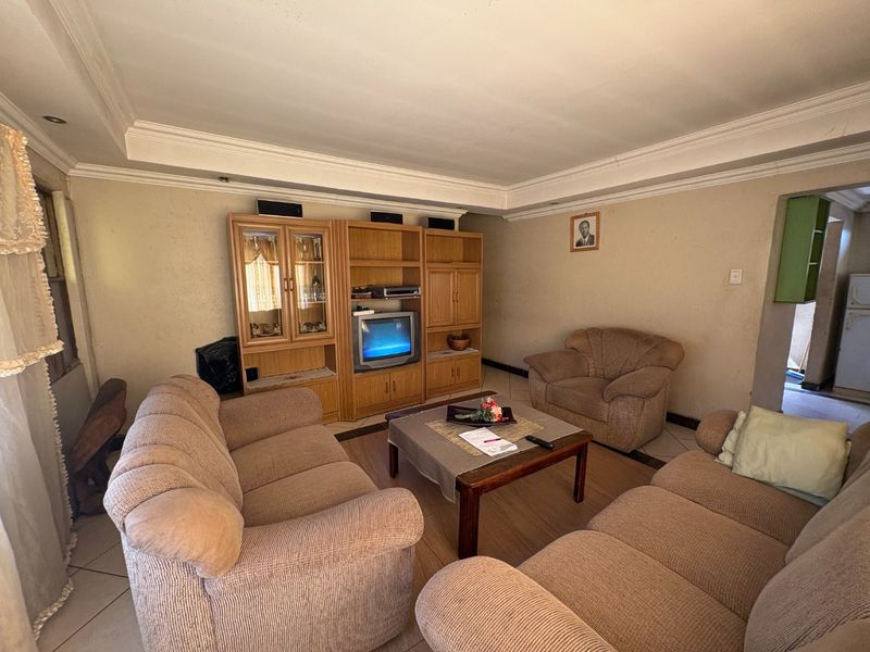 3 BEDROOM , 2 BATHROOM, FLATLETT AND TUCK SHOP - Photo 5