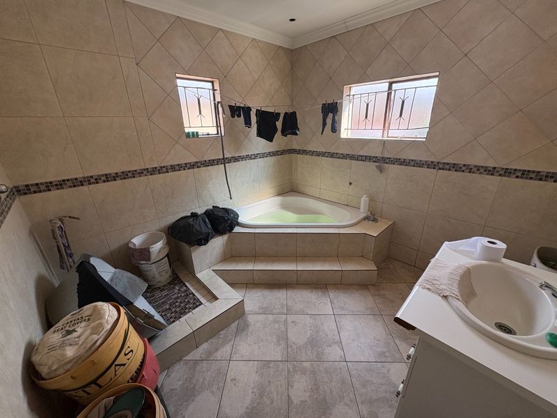 3 BEDROOM , 2 BATHROOM, FLATLETT AND TUCK SHOP - Photo 10