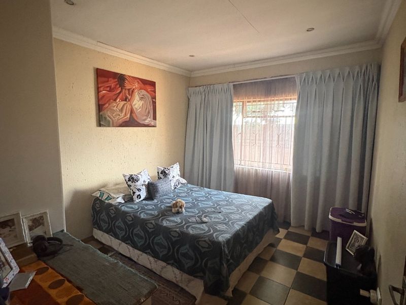 3 BEDROOM , 2 BATHROOM, FLATLETT AND TUCK SHOP - Photo 8