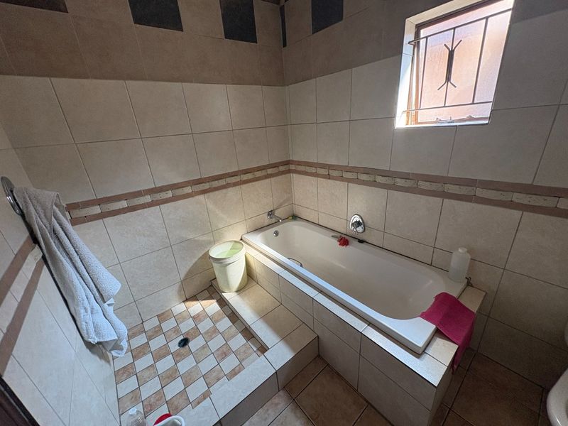 3 BEDROOM , 2 BATHROOM, FLATLETT AND TUCK SHOP - Photo 7