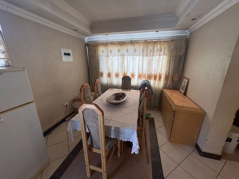 3 BEDROOM , 2 BATHROOM, FLATLETT AND TUCK SHOP - Photo 6