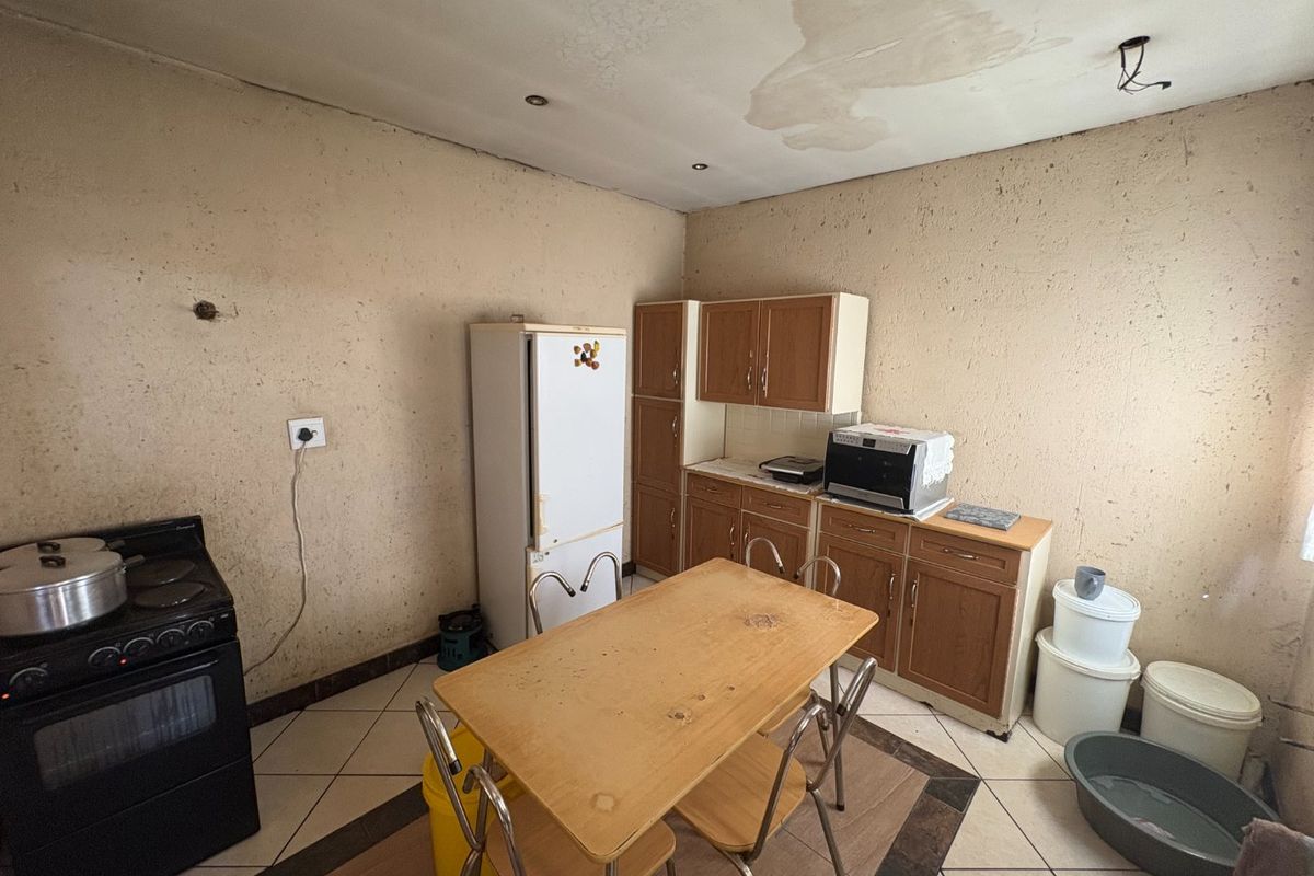 3 BEDROOM , 2 BATHROOM, FLATLETT AND TUCK SHOP - Photo 4