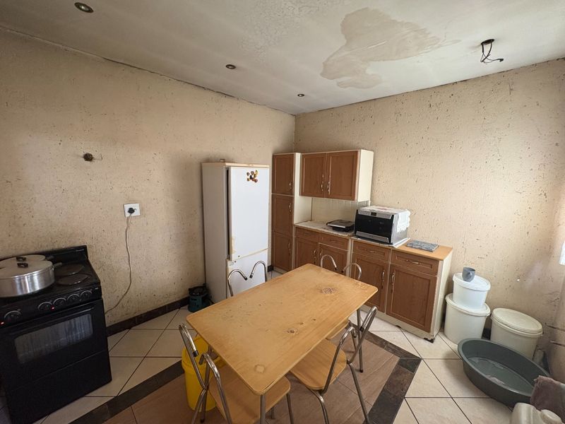 3 BEDROOM , 2 BATHROOM, FLATLETT AND TUCK SHOP - Photo 4