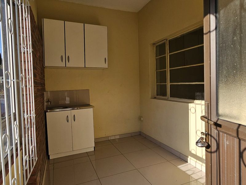 2 Bedroom Apartment to let in Stanger Central  - Photo 3