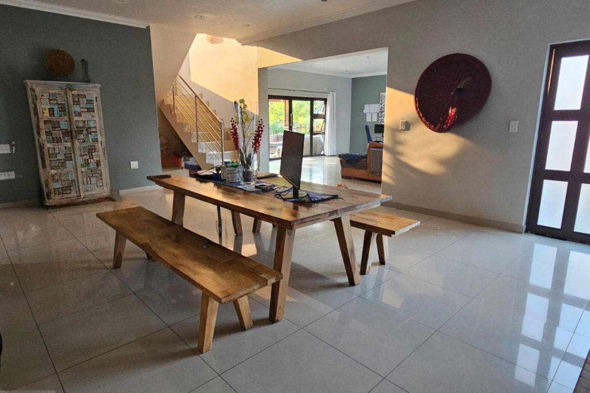 Modern Family Abode  - Photo 5