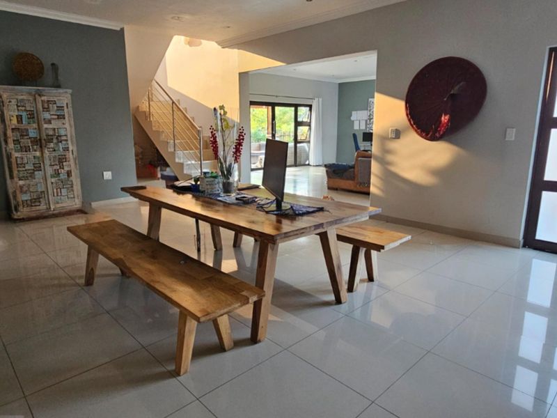 Modern Family Abode  - Photo 5