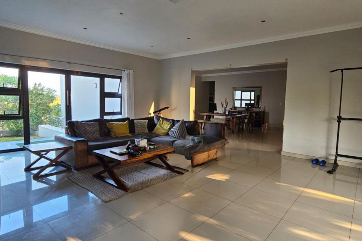 Modern Family Abode  - Photo 3