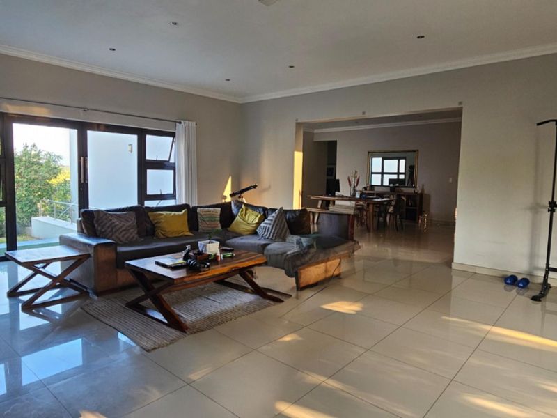 Modern Family Abode  - Photo 3