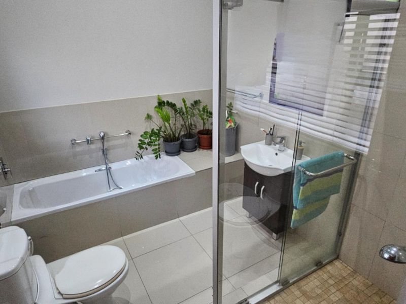 Modern Family Abode  - Photo 6