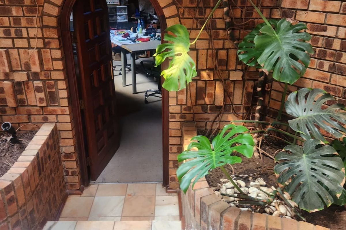 Prime 21-Hectare Farm with Multiple Dwellings & Income Potential An exceptional opportunity– Kameelfontein - Photo 5