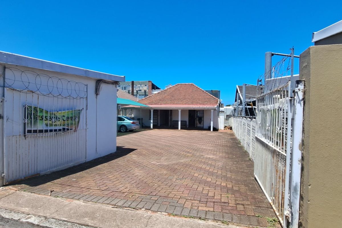 Prime Branding Opportunity | Massive Street Frontage | Windermere/Stamford Hill - Photo 2