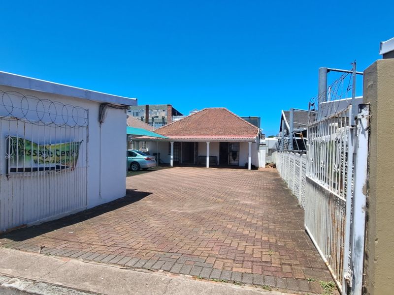 Prime Branding Opportunity | Massive Street Frontage | Windermere/Stamford Hill - Photo 2