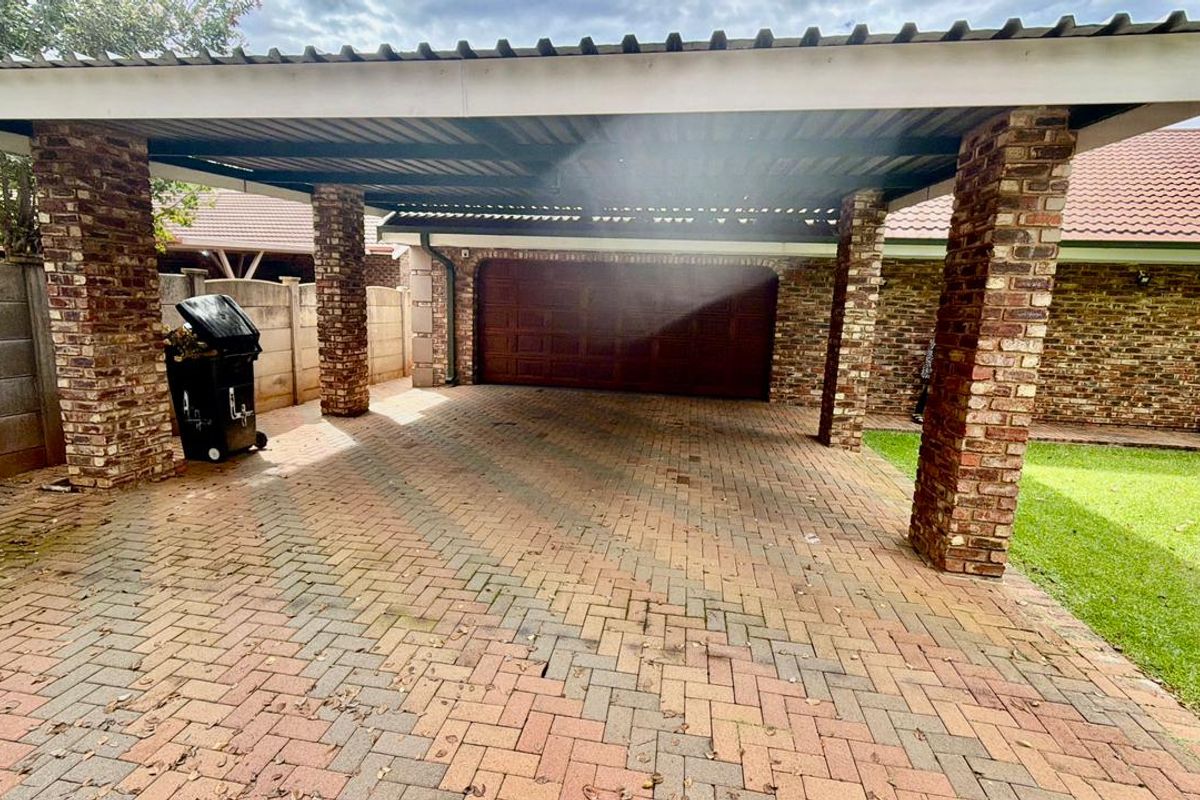 4 Bedroom House for sale in Stilfontein  - Photo 3