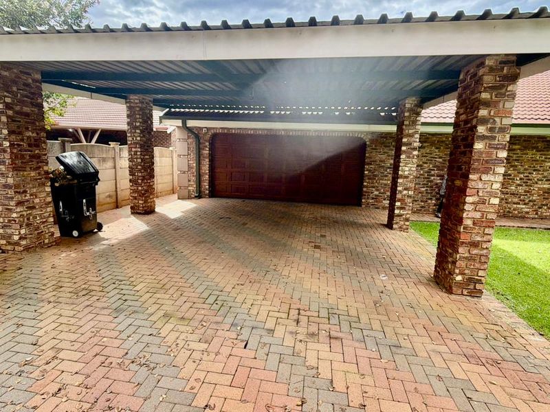 4 Bedroom House for sale in Stilfontein  - Photo 3