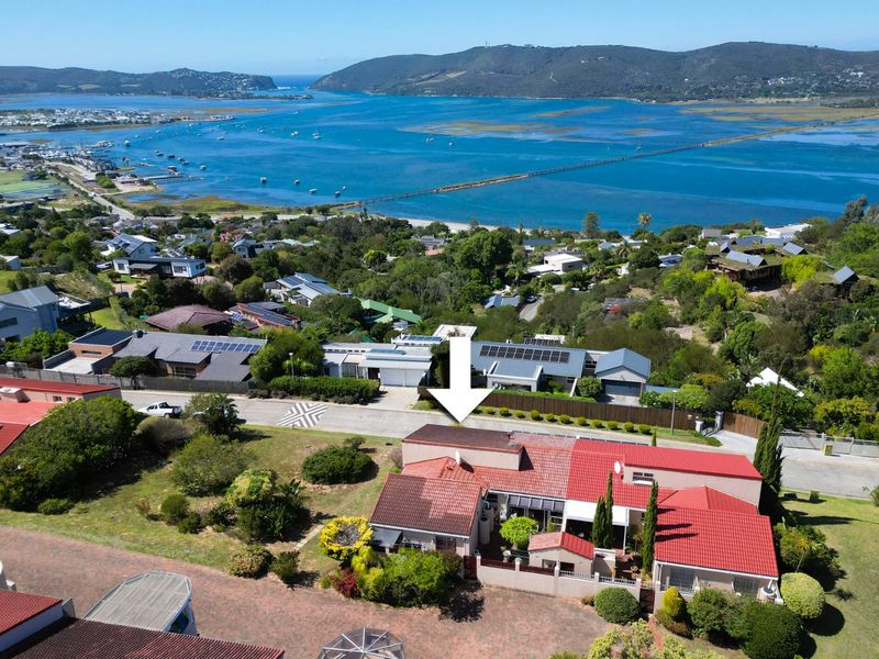 Uncomplicated Pet Friendly complex with beautiful views through the Heads.  - Photo 2