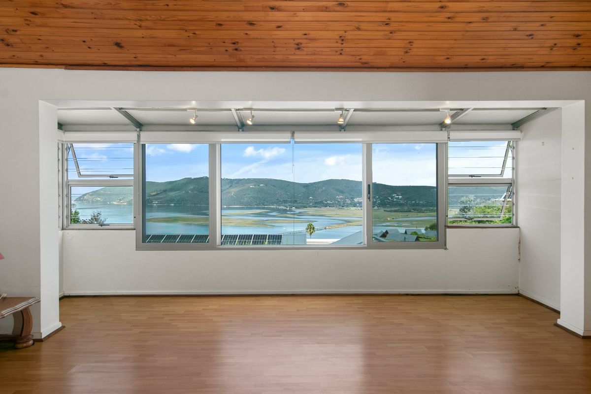 Uncomplicated Pet Friendly complex with beautiful views through the Heads.  - Photo 5