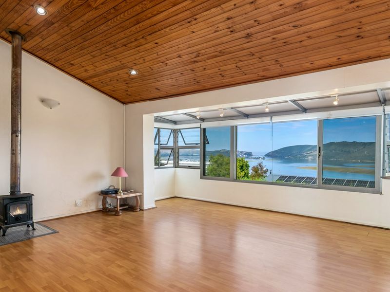 Uncomplicated Pet Friendly complex with beautiful views through the Heads.  - Photo 3