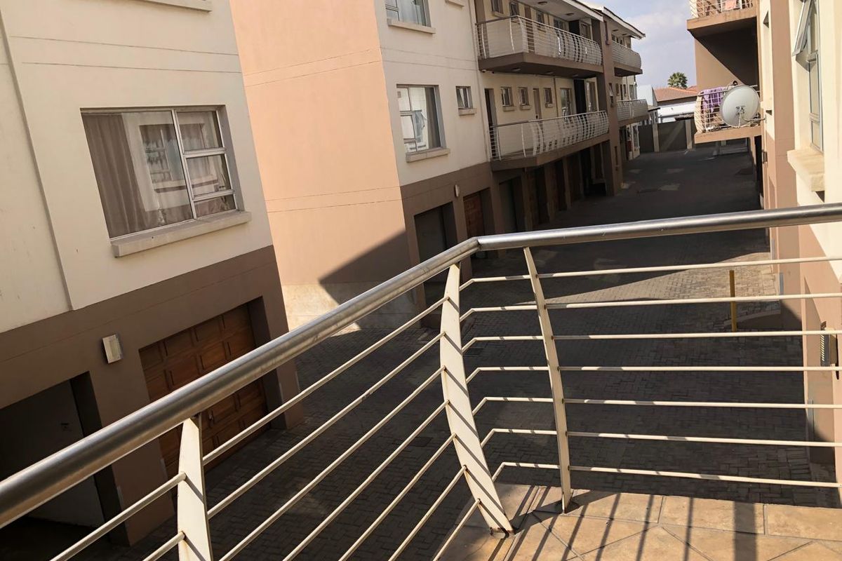 Well priced unit in the popular Elephant Mew complex - Photo 3