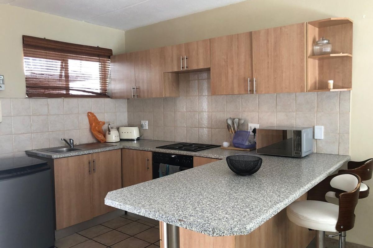 Well priced unit in the popular Elephant Mew complex - Photo 5