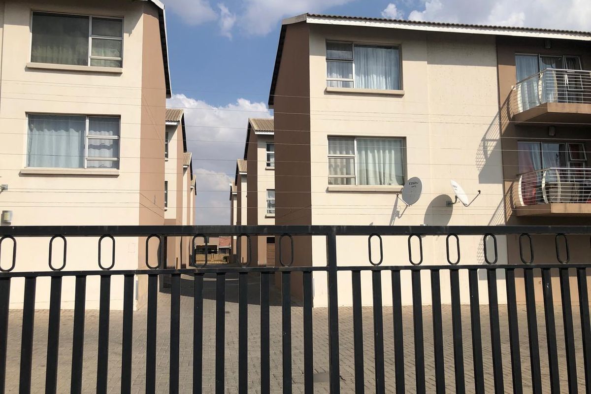 Well priced unit in the popular Elephant Mew complex - Photo 2