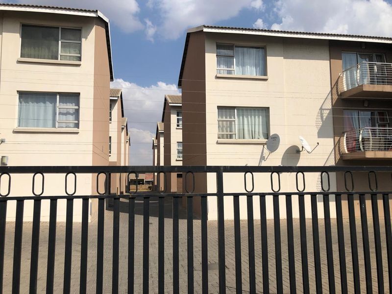 Well priced unit in the popular Elephant Mew complex - Photo 2