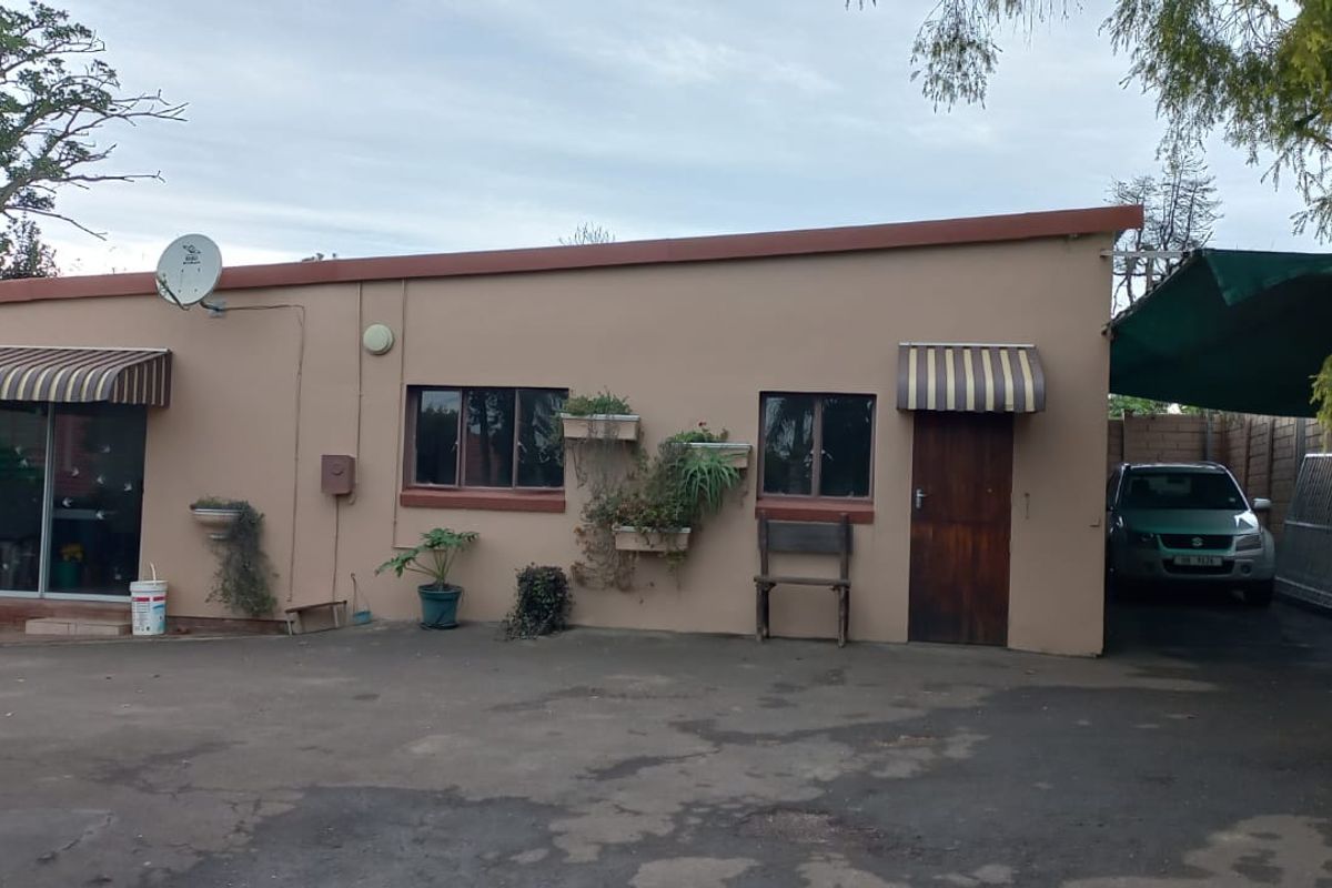 Spacious Family Home with Granny Flat in Camperdown - Photo 2