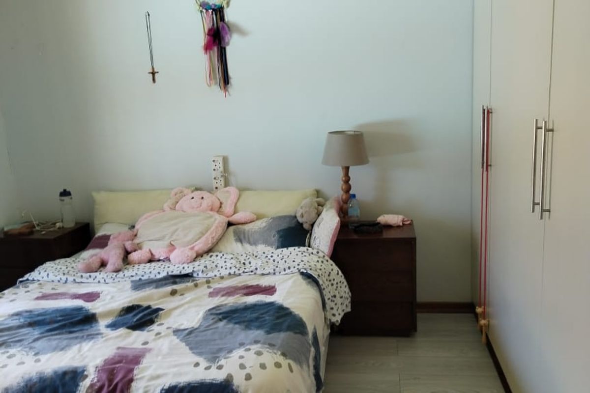 Spacious Family Home with Granny Flat in Camperdown - Photo 3