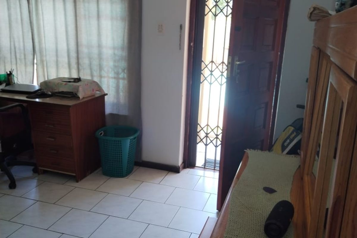 Spacious Family Home with Granny Flat in Camperdown - Photo 4