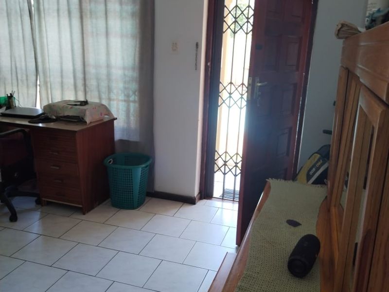 Spacious Family Home with Granny Flat in Camperdown - Photo 4