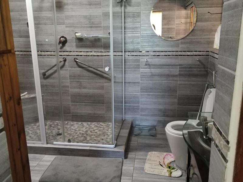 Spacious Family Home with Granny Flat in Camperdown - Photo 9