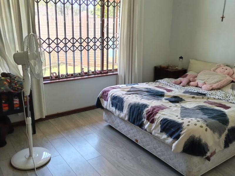 Spacious Family Home with Granny Flat in Camperdown - Photo 8