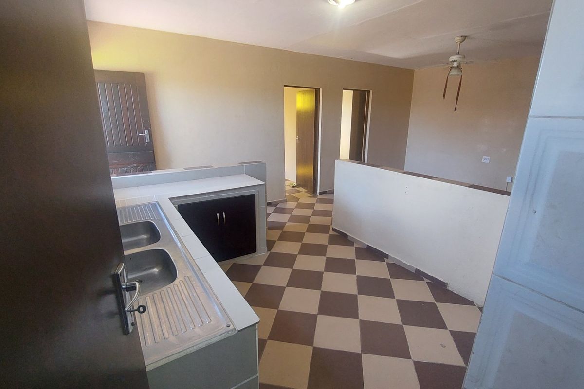 Basement for rent in Arena Park - Photo 3