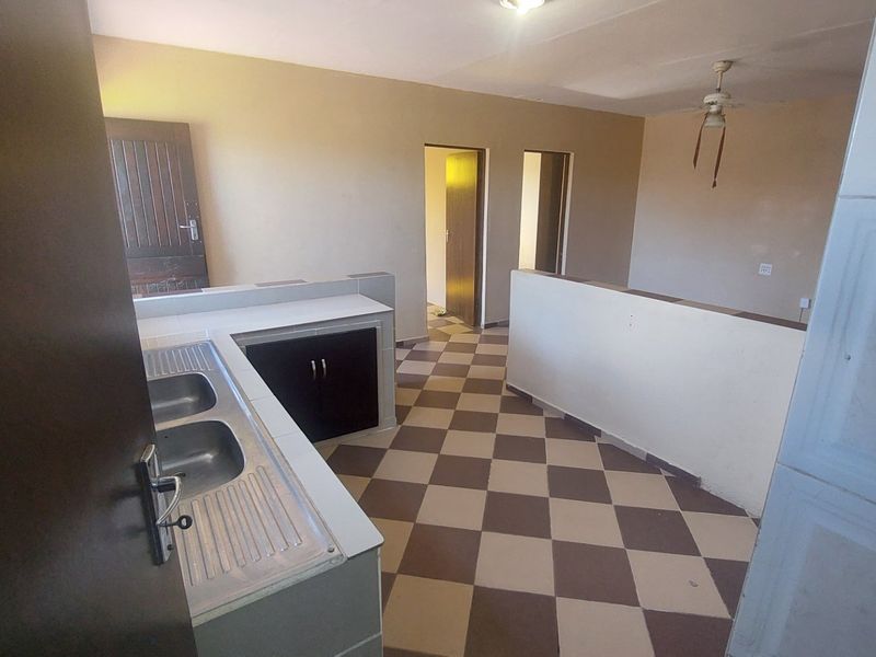 Basement for rent in Arena Park - Photo 3