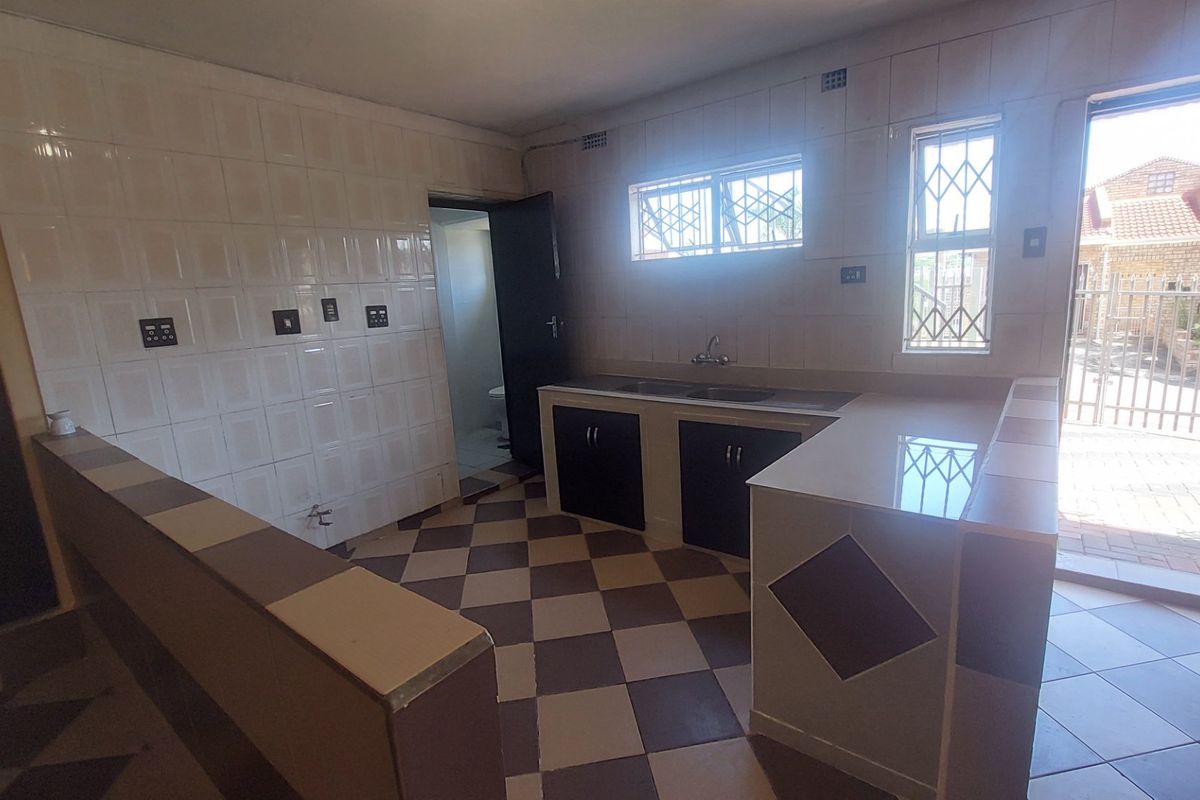 Basement for rent in Arena Park - Photo 2