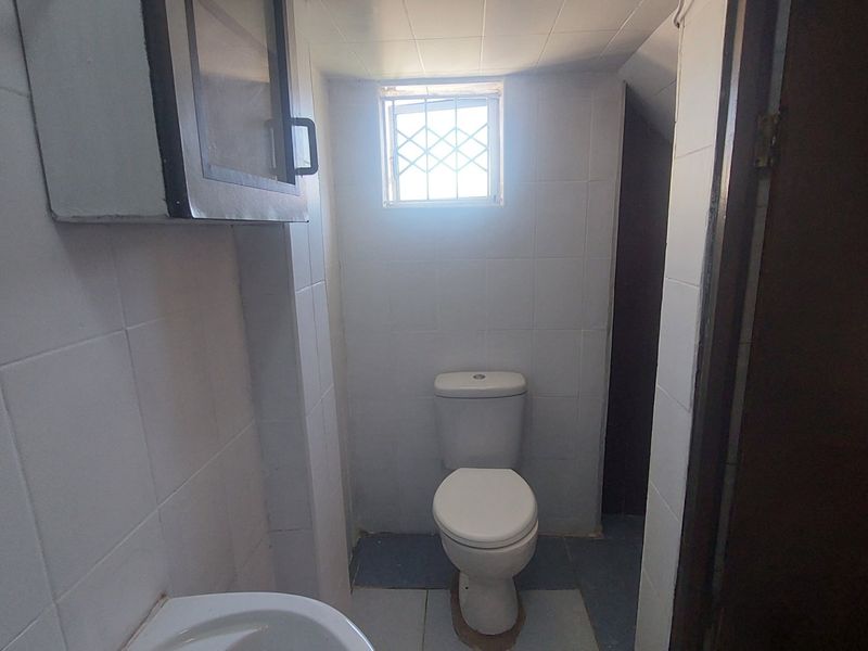 Basement for rent in Arena Park - Photo 6