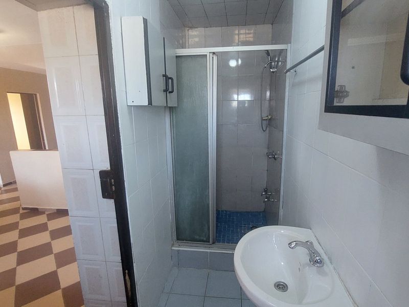 Basement for rent in Arena Park - Photo 5