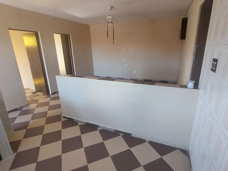 Basement for rent in Arena Park - Photo 4