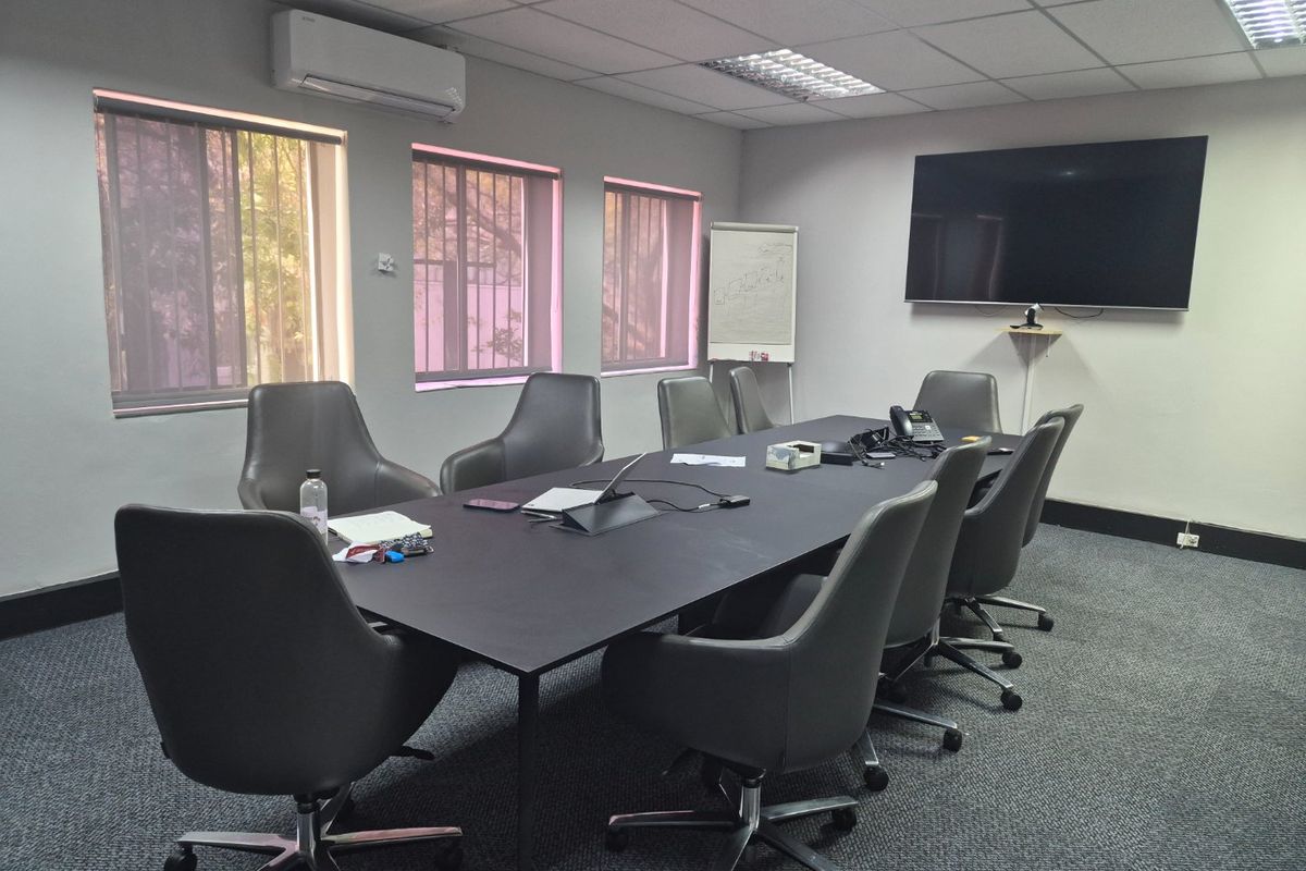 Immaculate Ground Floor Office Suite in Prestigious Bryanston Gate Office Park - Photo 2