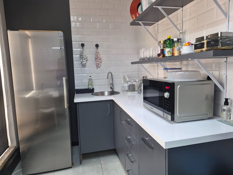 Immaculate Ground Floor Office Suite in Prestigious Bryanston Gate Office Park - Photo 5