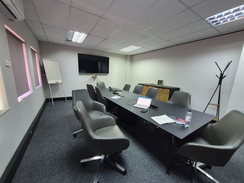 Immaculate Ground Floor Office Suite in Prestigious Bryanston Gate Office Park - Photo 10