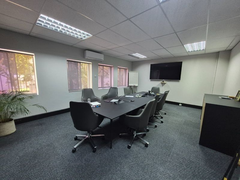 Immaculate Ground Floor Office Suite in Prestigious Bryanston Gate Office Park - Photo 8
